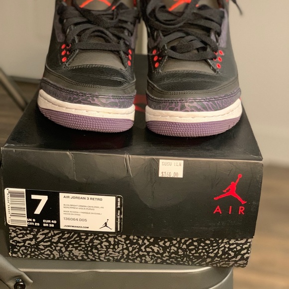 Crimson 3s size 7y - Picture 2 of 3